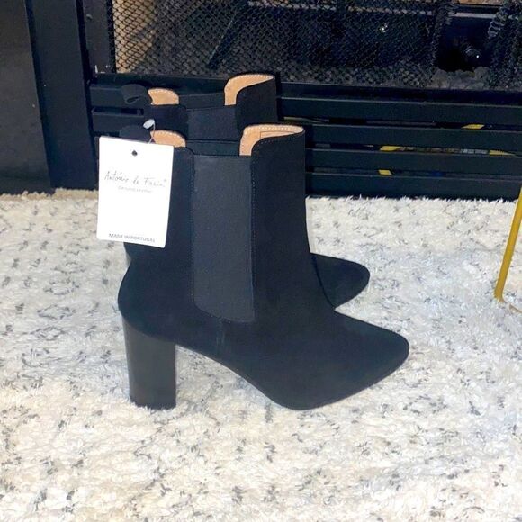 Black suede booties - Picture 1 of 3